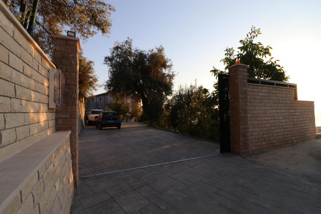 Vila Elarad Vlore Luaran gambar
